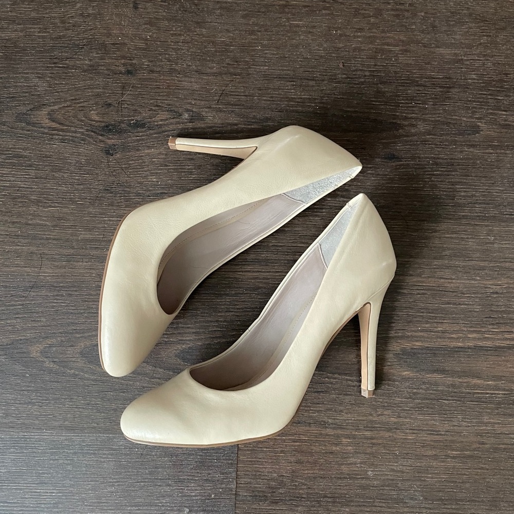 Size 9 Vince Camuto Heels!